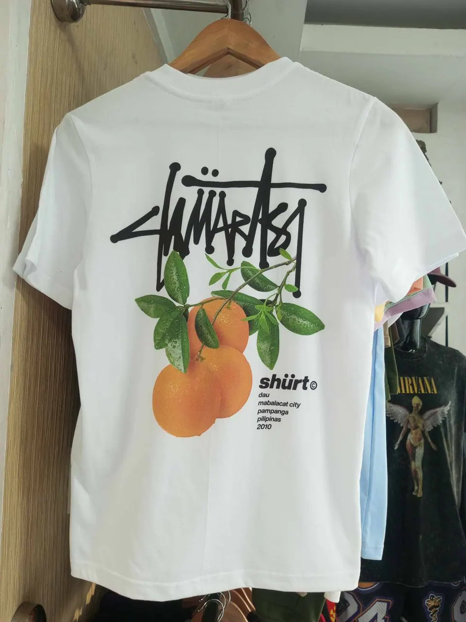 Clothing, artwork and production method are assessed as a whole